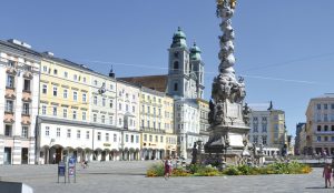 RETZ MAIN SQUARE AND WINE CELLARS