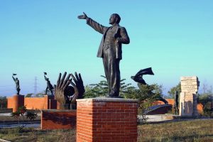 COLD WAR STATUES OF MEMENTO PARK